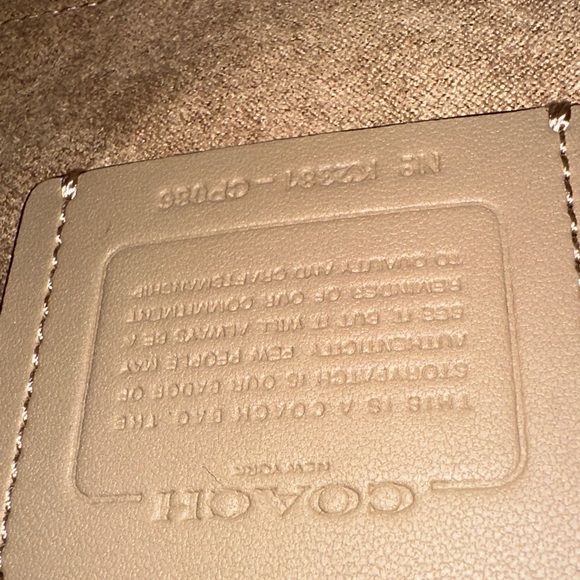 Coach NWOT Beige Satchel Bag Missing Crossbody Strap - Picture 10 of 11